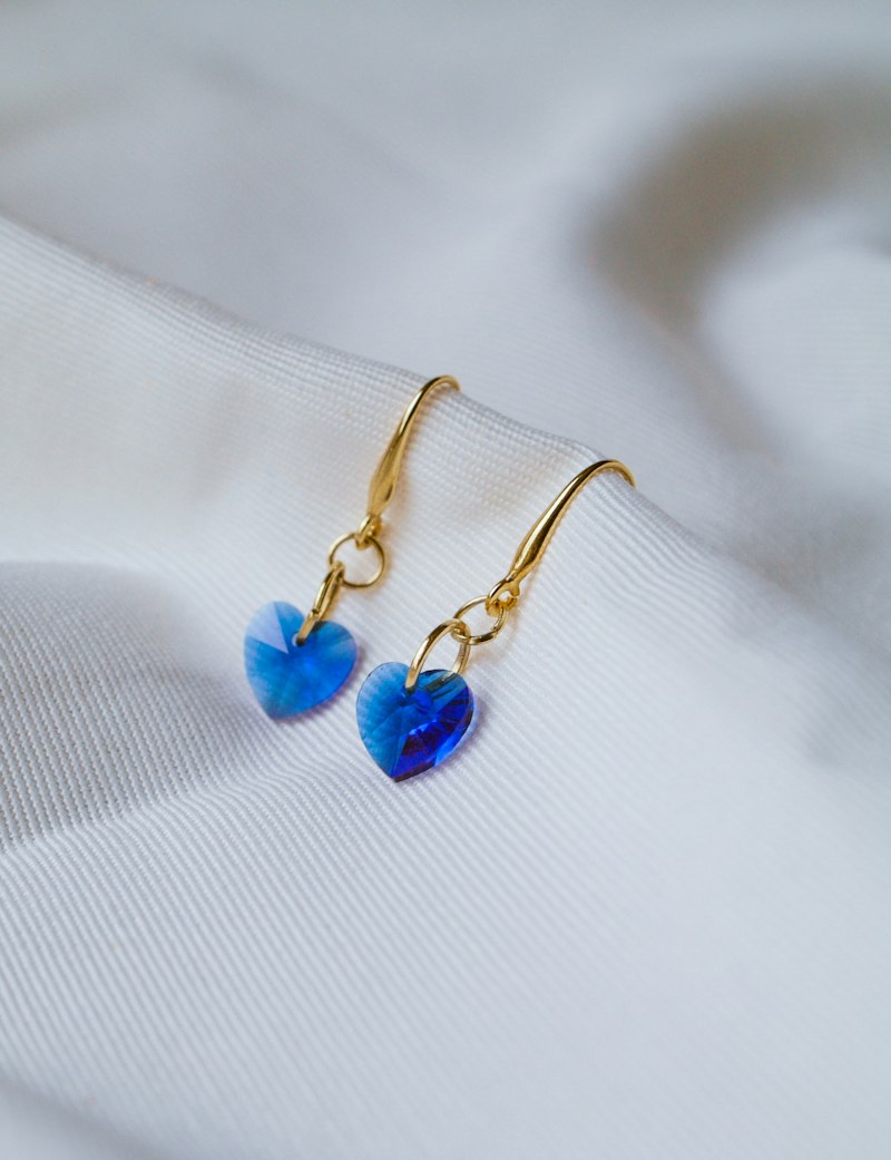 Baroque Pearl Teardrop Gold Earrings